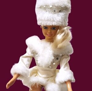 ✨️Rare Find Barbie Doll Mattel 1970's In Fur Trimmed Outfit